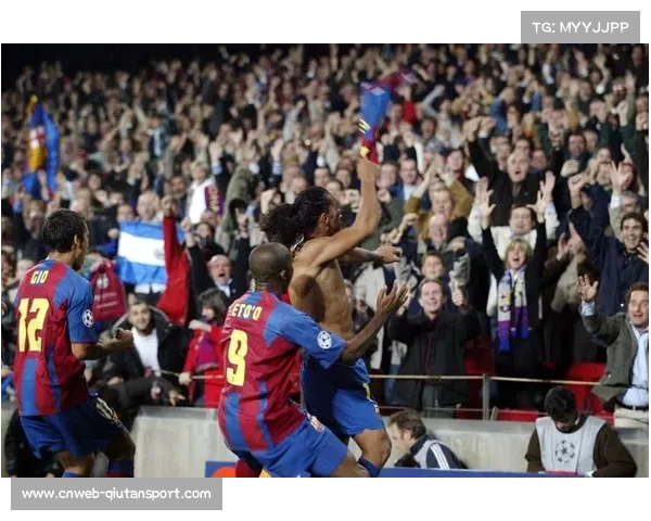 伯纳乌球场球迷高唱队歌，庆祝皇马登顶积分榜